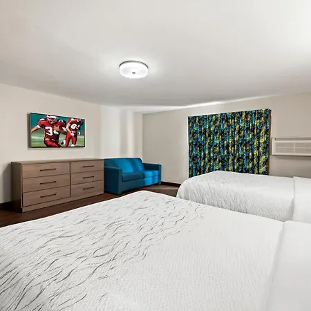 Red Roof Inn Plus+ & Suites Naples Downtown-5Th Ave S-3