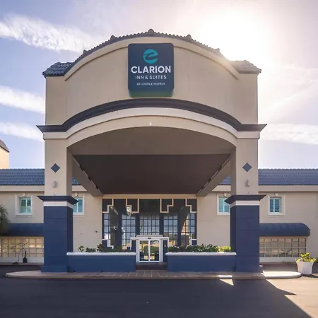 Clarion Inn & Suites Central Clearwater Beach-3
