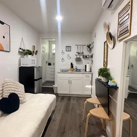 Tiny Place W Private Hot Jacuzzi 7 Min To Miami International Airport-2