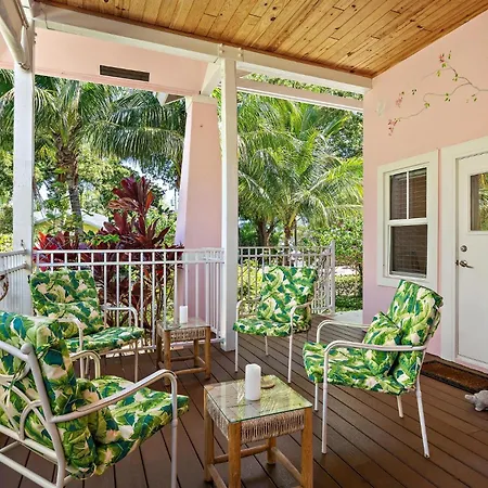 Nini'S Cottage - Family-Friendly Pool Days And Cabana Nights Await-3