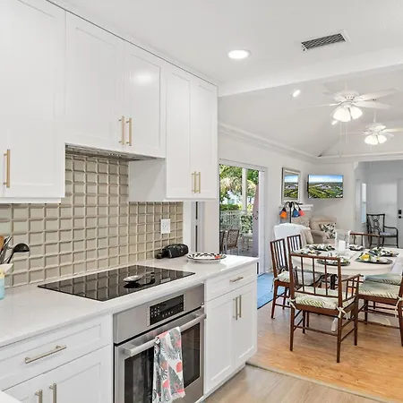 Nini'S Cottage - Family-Friendly Pool Days And Cabana Nights Await-2
