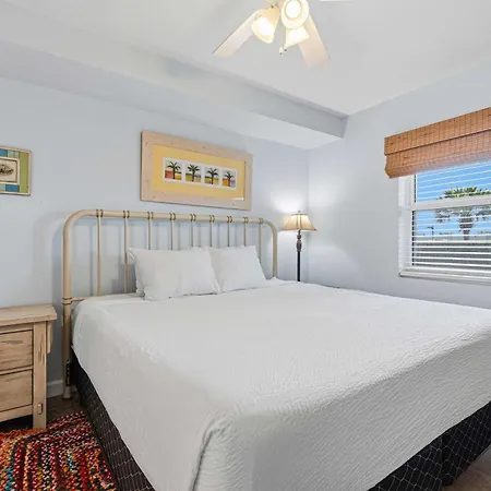 Pelican Isle 205-2