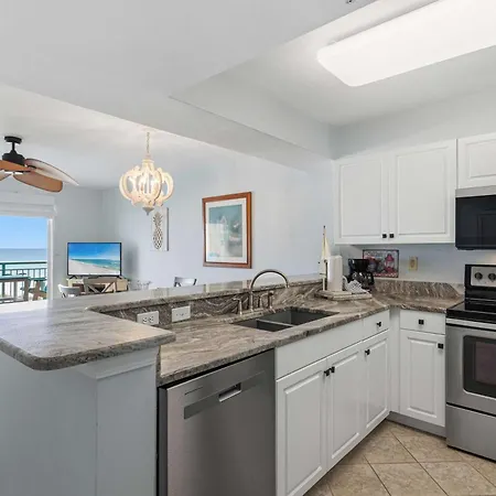 Pelican Isle 205-3