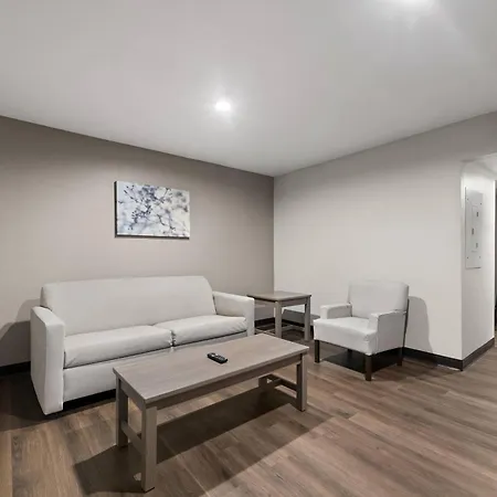 Quality Suites Wildwood - The Villages-3