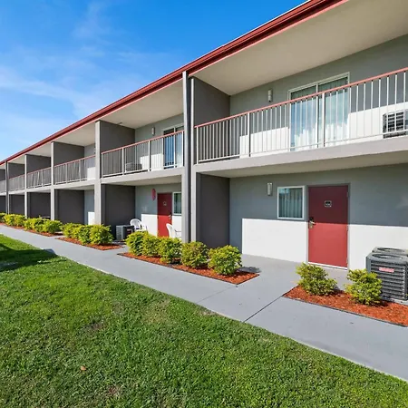 Quality Suites Wildwood - The Villages-2