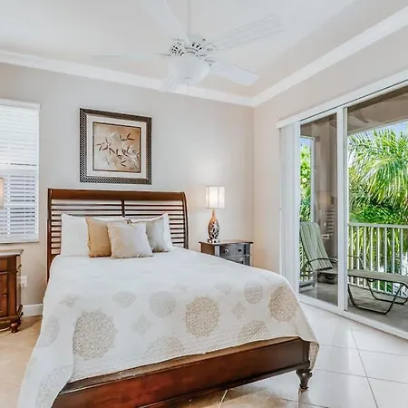 Whitecap Condo Beachfront Splendor-3