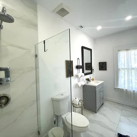Sunny And Charming Suite Next To Mia-2