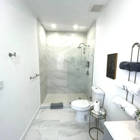 Sunny And Charming Suite Next To Mia-3