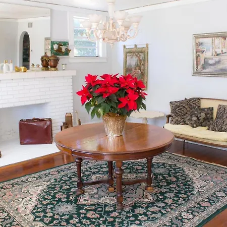 Comfy And Spacious Suite With Free Parking-2