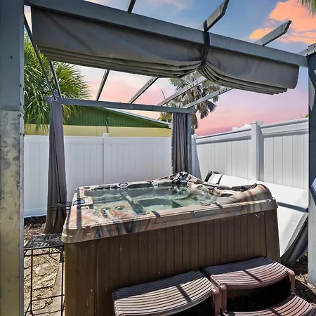 Ambers Jensen Beachhouse With Hot Tub-3