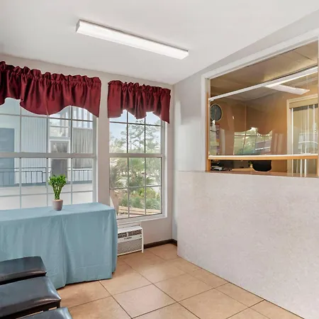 Econo Lodge Tallahassee Downtown - University-3