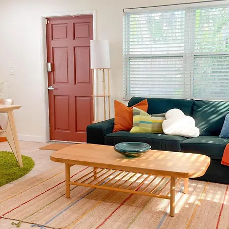 Cozy Garden Bungalow - Pets/Parking/Beach-2