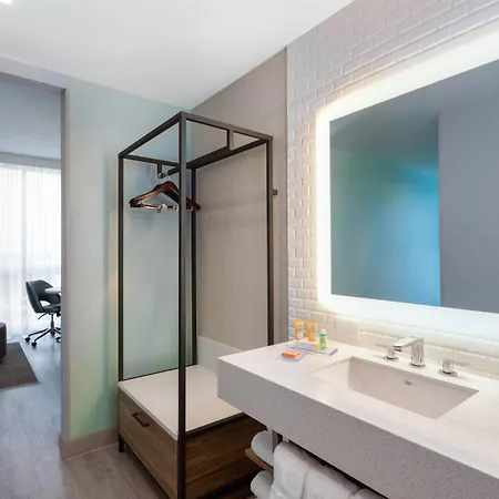 Wyndham Garden Miami International Airport-3