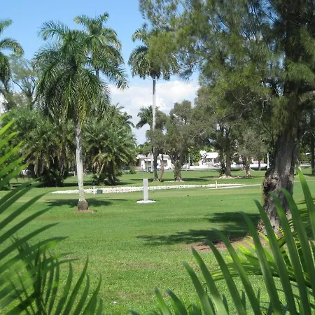 Hollywood Beach Golf Resort-2
