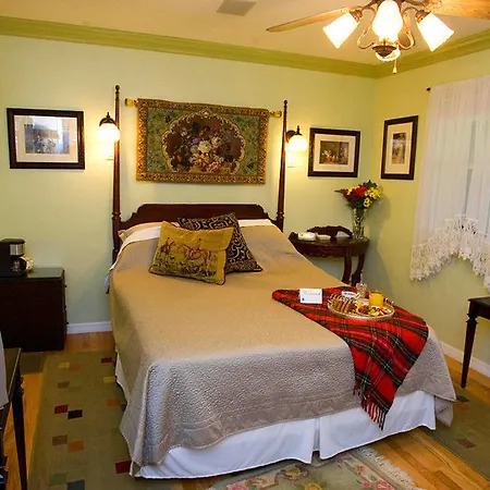 Little English Guesthouse Bed And Breakfast-2