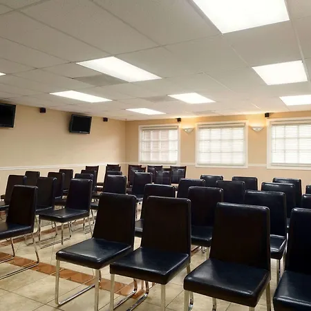 Ramada By Wyndham Kissimmee Downtown Hotel-3
