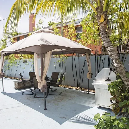 Tropical Garden Bungalow B-2
