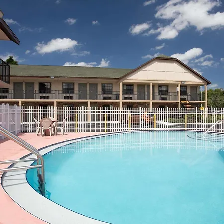 Americana Inn & Suites-3