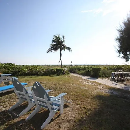 Tropical Winds Beachfront Motel And Cottages-2