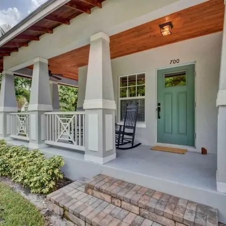 Picture Relaxing In This Idyllic Home In West Palm Beach, West Palm Beach Villa 1848-3