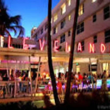 2 Bedroom 2 Bath With Patio On 11Th Collins Ave-3