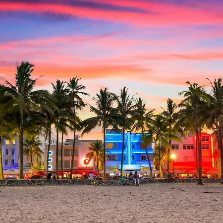 2 Bedroom 2 Bath With Patio On 11Th Collins Ave-2