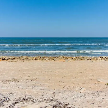 Harmony Beach House, Sleeps 11, 3 Bedrooms, Beach Front-2