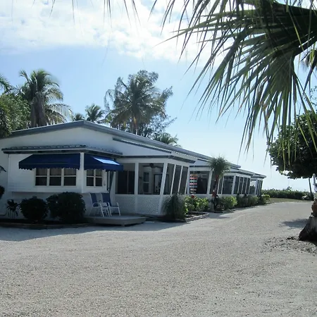 Tropical Winds Beachfront Motel And Cottages-3