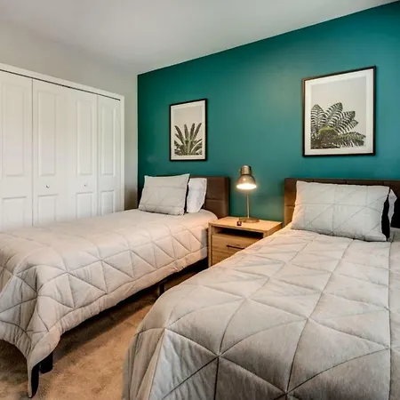 Wonderful Townhomes With Four Bedrooms Close To Disney-3