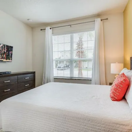 Charming Townhome With Private Pool Near Disney-3