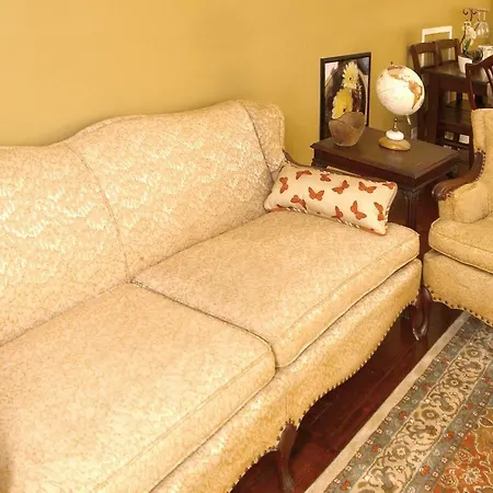 Victorian Luxury One Bedroom Apartment-3