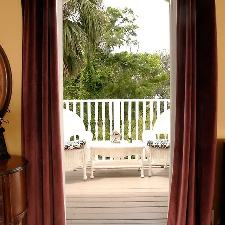 Victorian Luxury One Bedroom Apartment-2