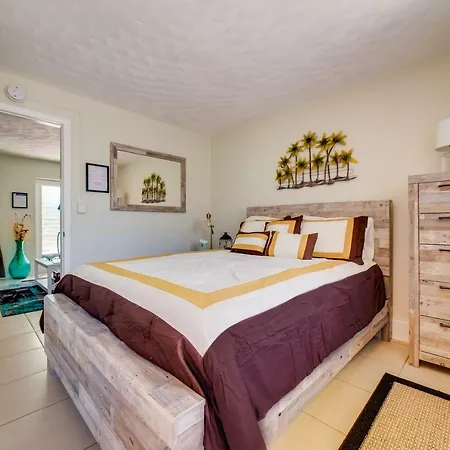 Beautiful Old Apartment With Beach Gear-3