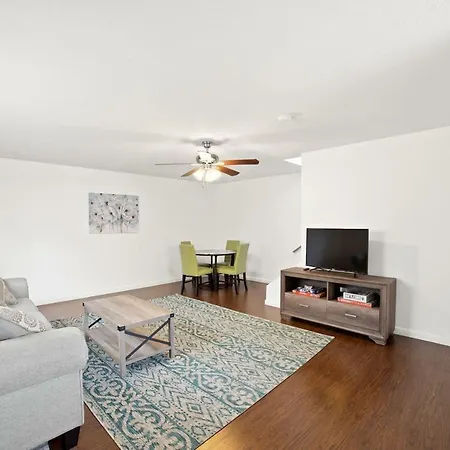 Historic Beach Escape - Entire Apartment D-3