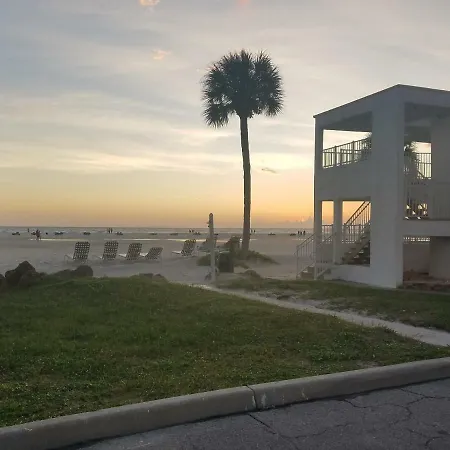 Carousel Beach Inn-3