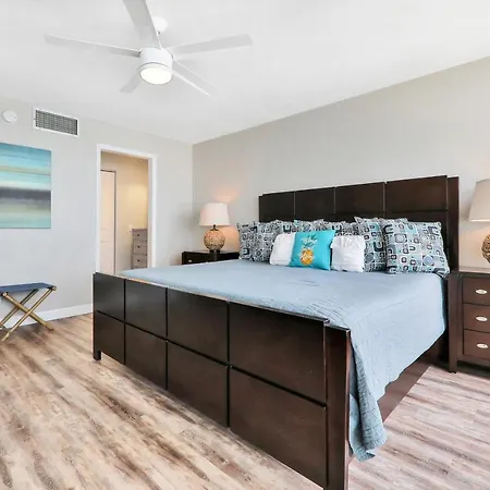 Shores Club - 302-2