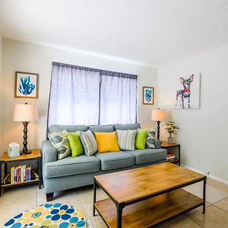 Beautiful Old Apartment With Beach Gear-2