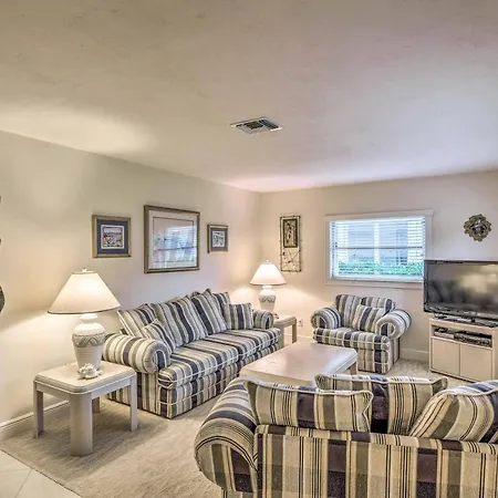 Spacious Naples Home < 1 Mi To Vanderbilt Beach!-3