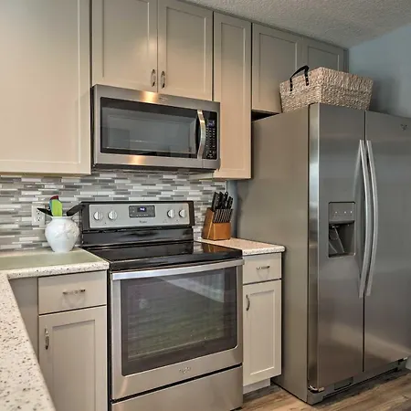 Downtown Cocoa Beach Retreat - Walk To The Beach!-2