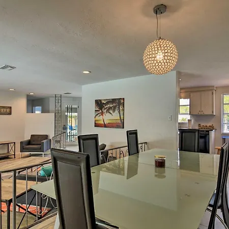 Sarasota Home W/ Large Backyard & Water Access-2