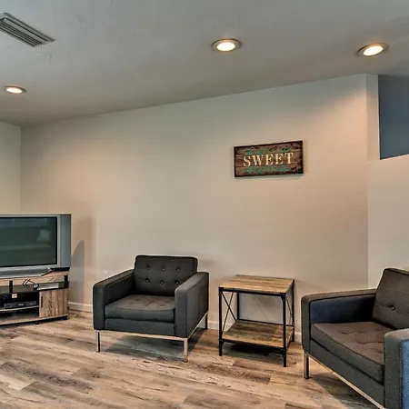 Sarasota Home W/ Large Backyard & Water Access-3