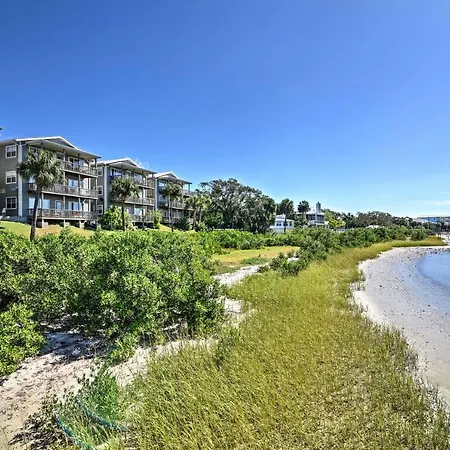 Beachfront Cedar Key Condo W/ Pool, Spa & Views!-3