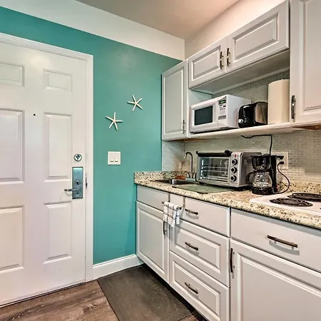 Quaint Naples Studio With Community Fitness Center-2