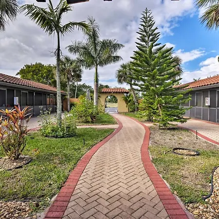 Vibrant Naples Studio With Pool Access And Porch!-3