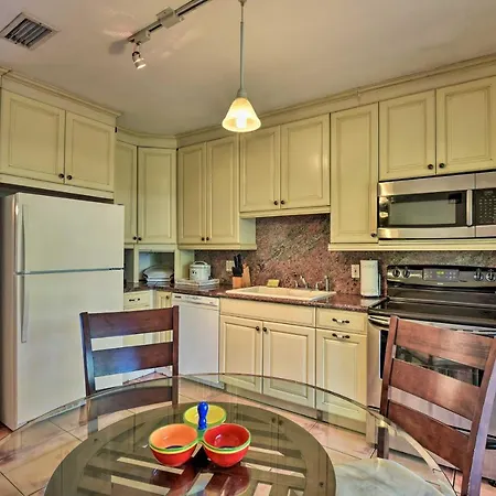 Quaint Central Miami Bungalow: 10 Mi To Mid-Beach!-2