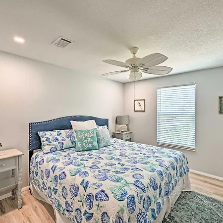 Retreat W/ Heated Pool Near Vanderbilt Beach!-3