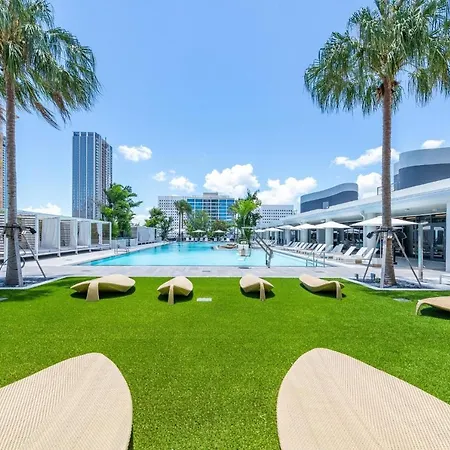 Global Luxury Suites Downtown Miami-3