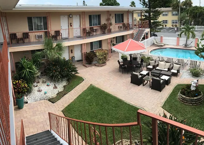 Carlton House Motel And Suites St. Pete Beach