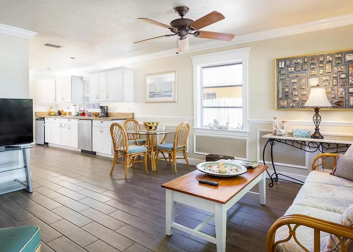 Haustierfreundliches Home by Beach 6 - Beachwalk North North Naples