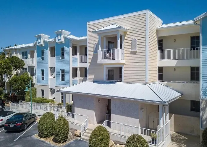 Huisdiervriedelijke Full Time Lic Mgr - Luxurious 2 Bed 3 Bath Penthouse Suite - Panoramic Ocean Views! Indoor Pickleball - Speakeasy! Key Largo